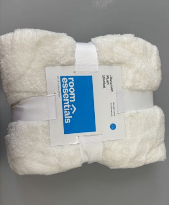 Picture of Room Essentials Full/Queen Jacquard Plush Blanket - White