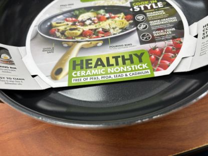 Picture of The Original Green 10" Frying Pan - Studio Collection - Gold Handle